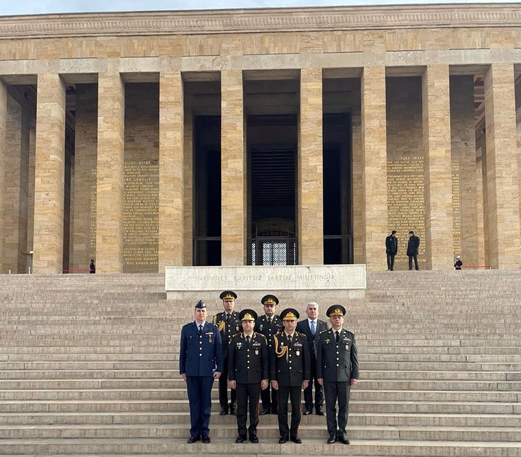 Defense Ministry meets with Azerbaijani cadets attending training in Türkiye (PHOTO)