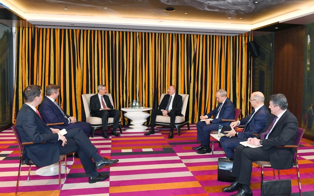 В Мюнхене состоялась встреча Президента Ильхама Алиева и исполнительного директора Восточногерманской бизнес-ассоциации (ФОТО)
