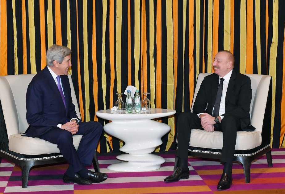Президент Ильхам Алиев встретился в Мюнхене со специальным представителем Президента США по вопросам климата (ФОТО)