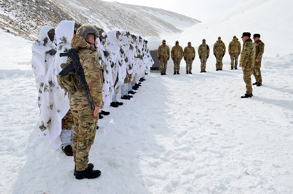 Azerbaijan Army Chief of General Staff inspects process of commando training (PHOTO)