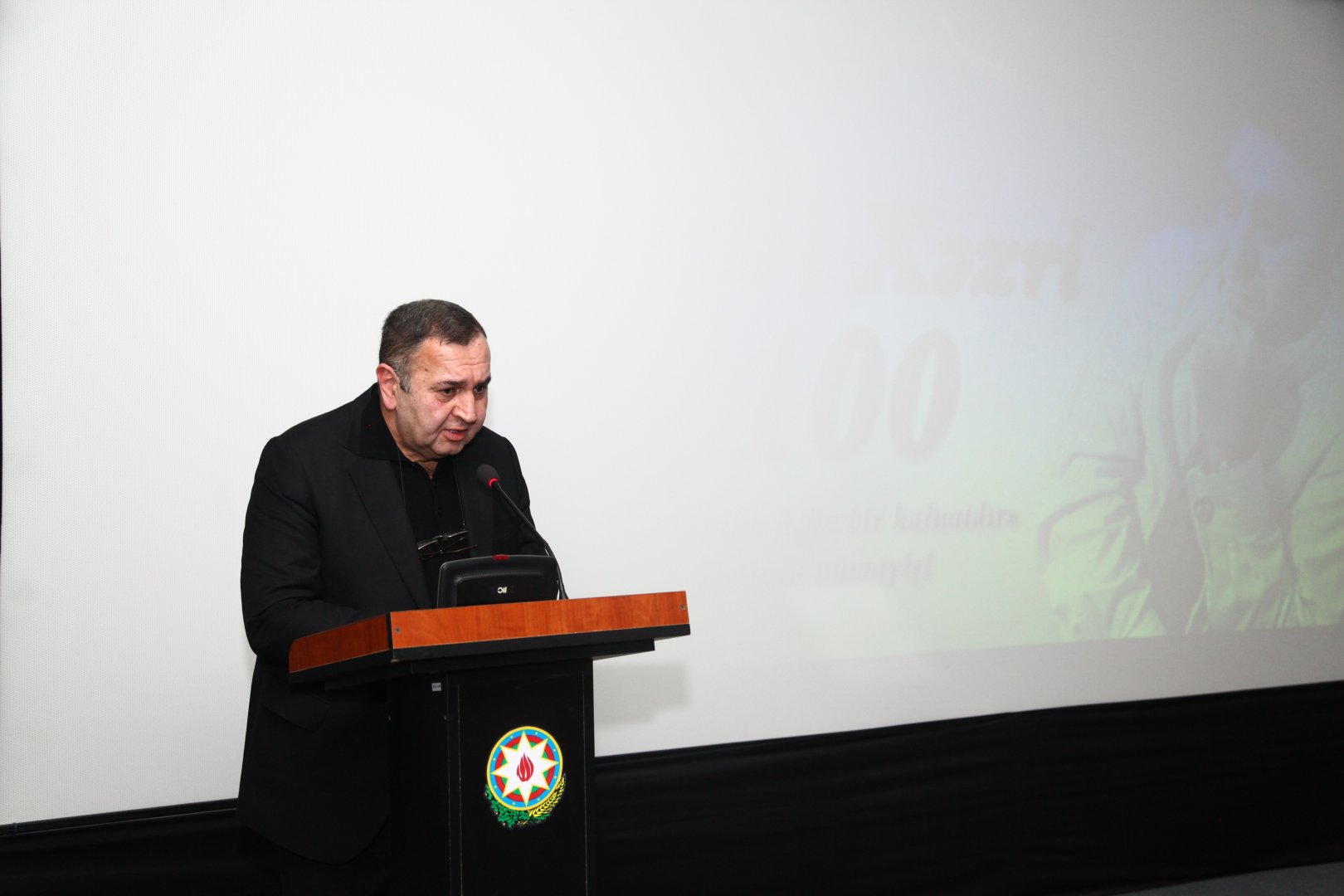 В Баку показали фильм, посвященный Наби Хазри (ФОТО)