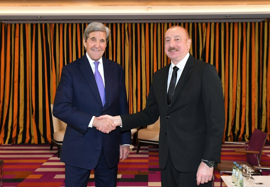 Prezident İlham Əliyev Münxendə Con Kerri ilə görüşüb (FOTO)