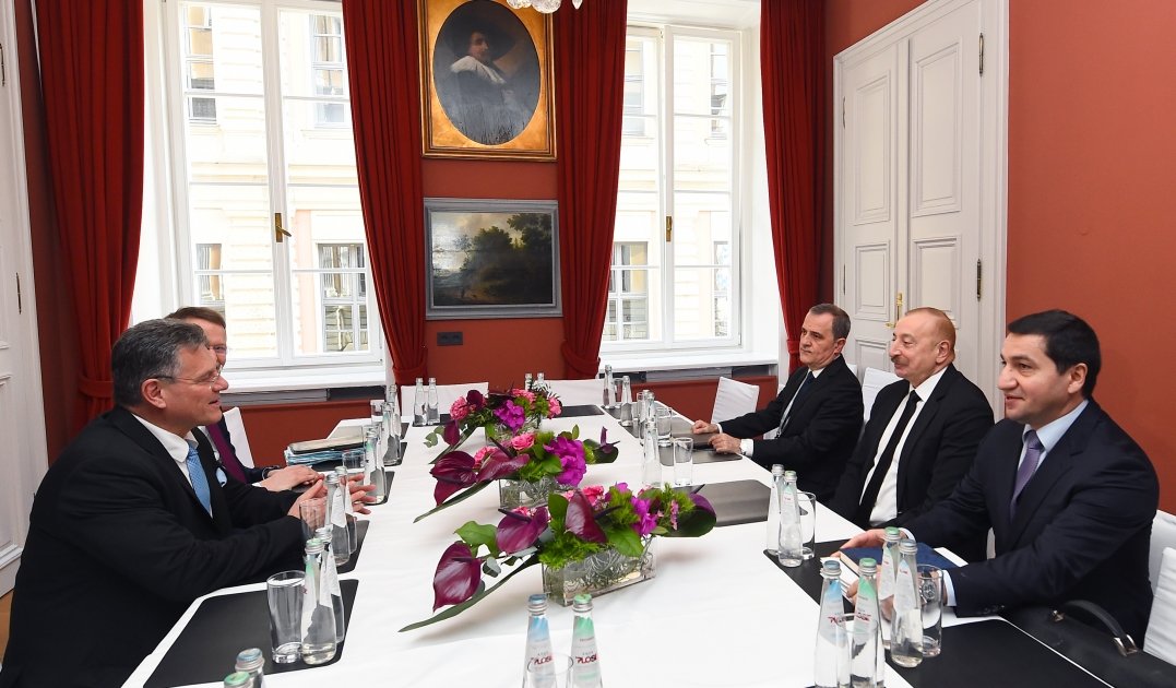 Президент Ильхам Алиев встретился в Мюнхене с исполнительным вице-президентом Европейской комиссии (ФОТО)