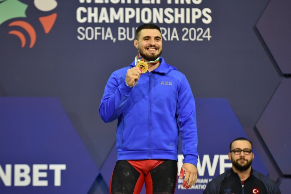 Azərbaycan ağırlıqqaldıranı Avropa çempionatında 3 qızıl medal qazanıb (FOTO)