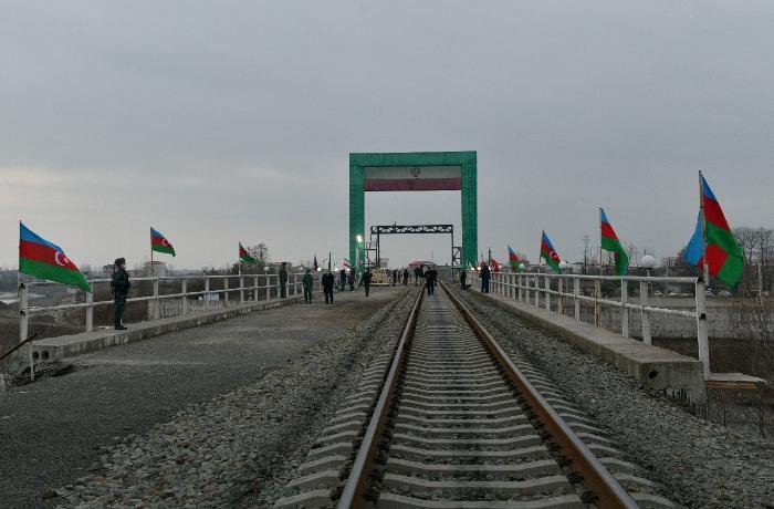 Строительство нового моста через Астарачай сократило количество очередей из грузовиков