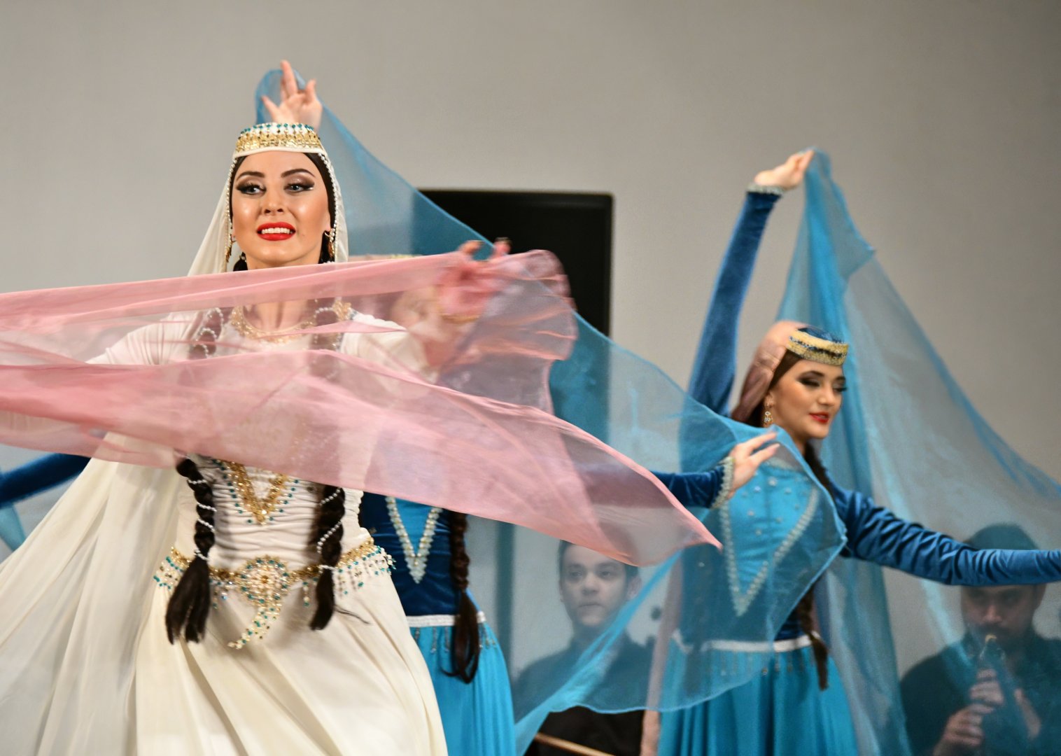 Прекрасная музыка и грациозные движения - Азербайджанский государственный ансамбль танца выступил с концертом (ФОТО/ВИДЕО)