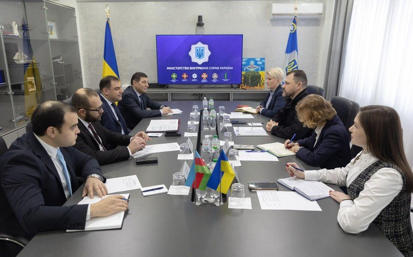 Azerbaijani ambassador to Ukraine briefs Interior Minister on humanitarian aid to Kiev