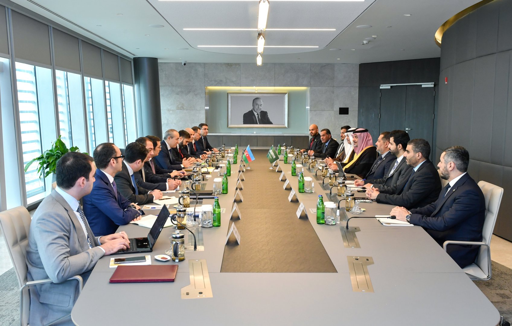 Azerbaijan, Saudi Arabia moot opportunities to expand renewable energy efforts (PHOTO)