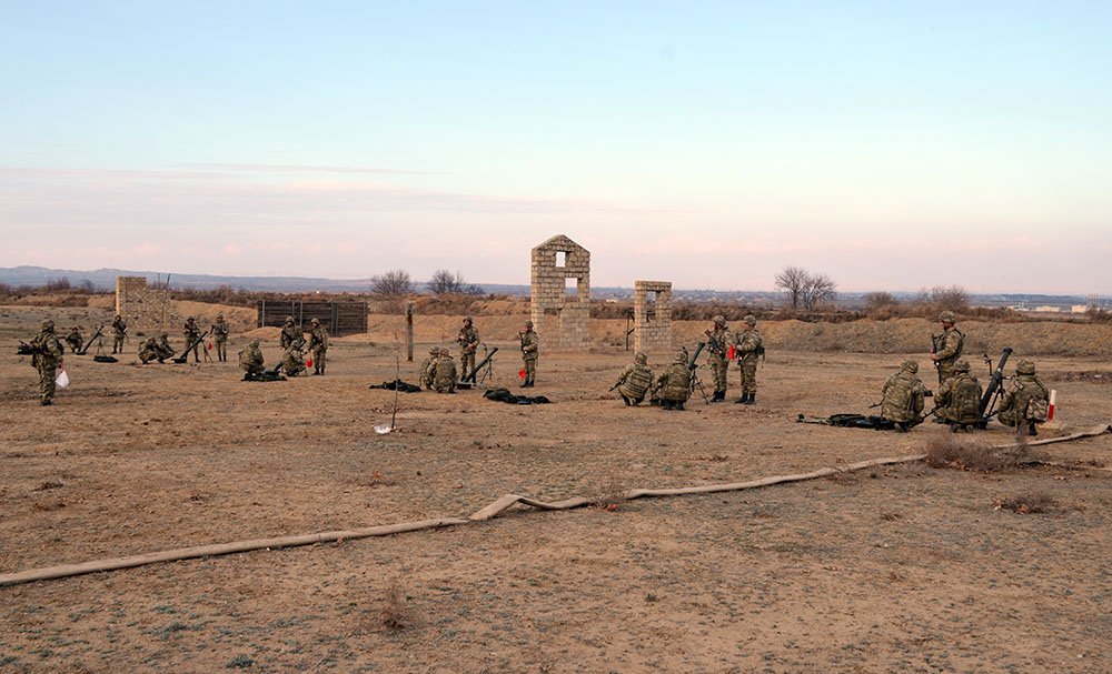 Azerbaijani conscripts check into military drills (PHOTO)