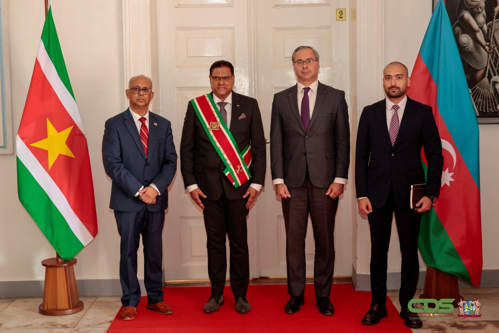 Azerbaijani ambassador presents credentials to Surinamese president (PHOTO)