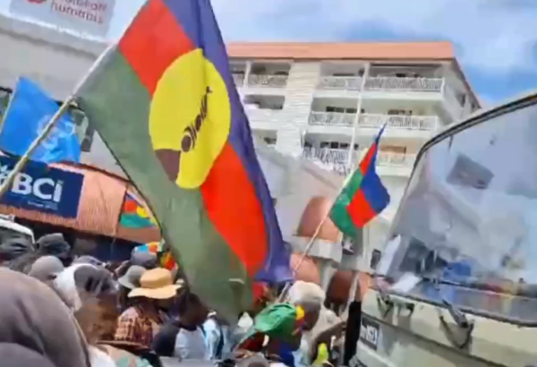 Azerbaijani flag raised at protests in New Caledonia (VIDEO)