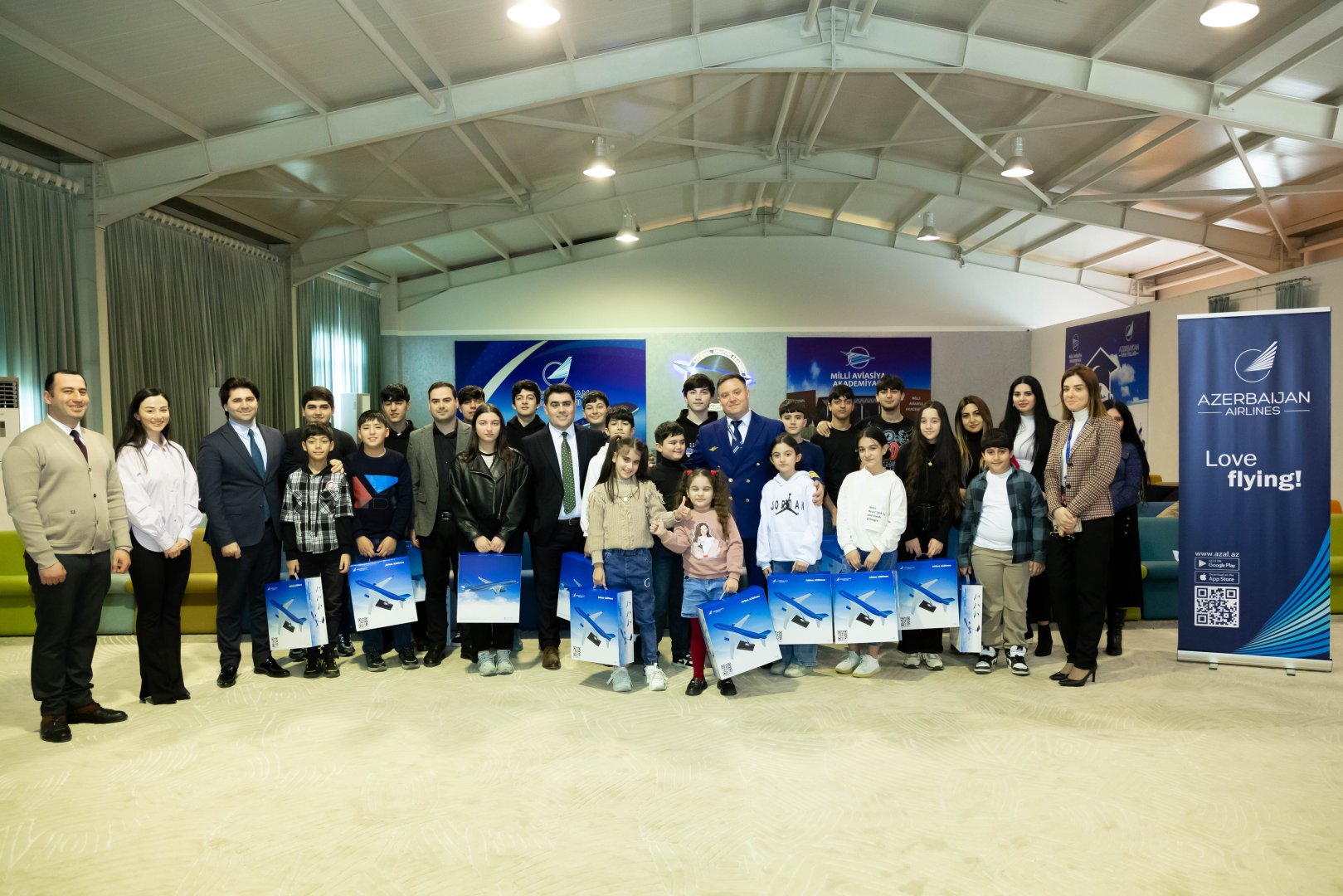 Martyrs' children visit flight training center (PHOTO)
