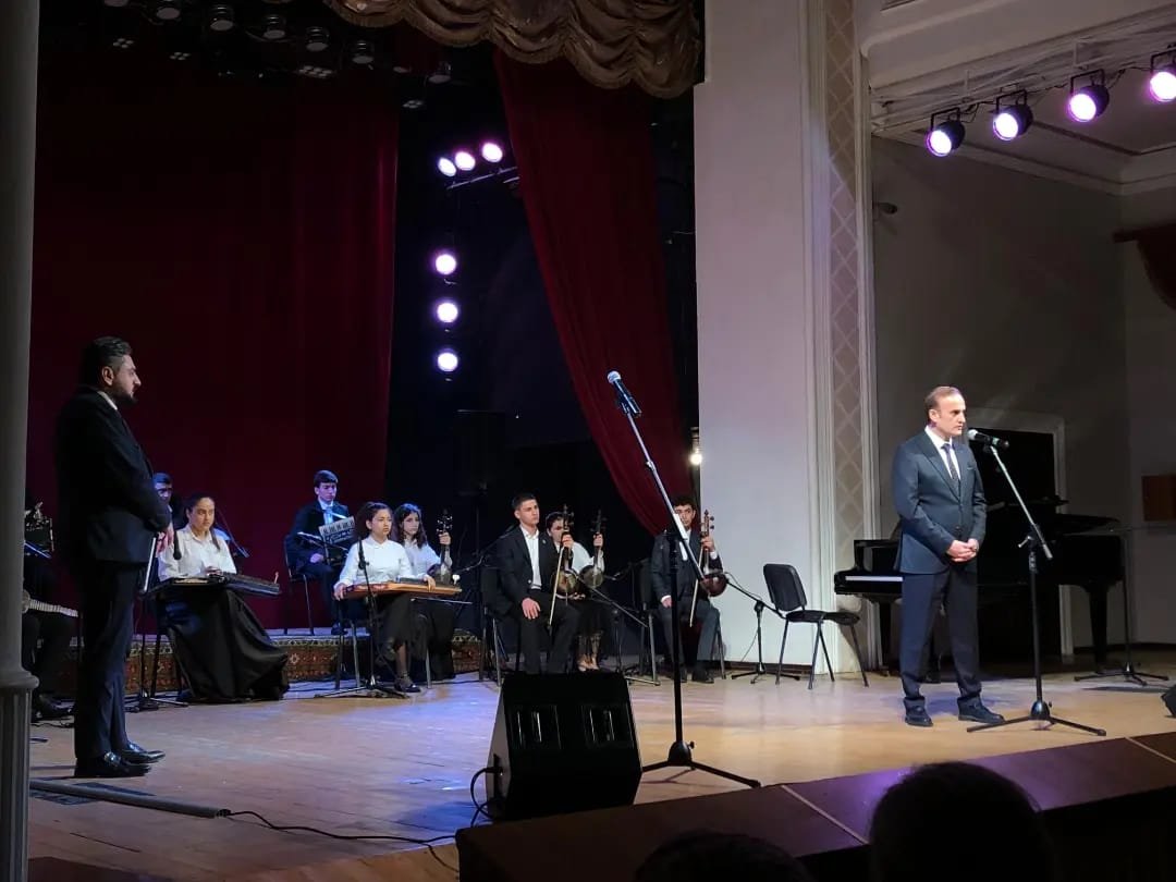 В Баку прошла презентация книги "Со сцены в окопы" памяти шехида Карабахской войны Тогрула Гаджиева (ФОТО)