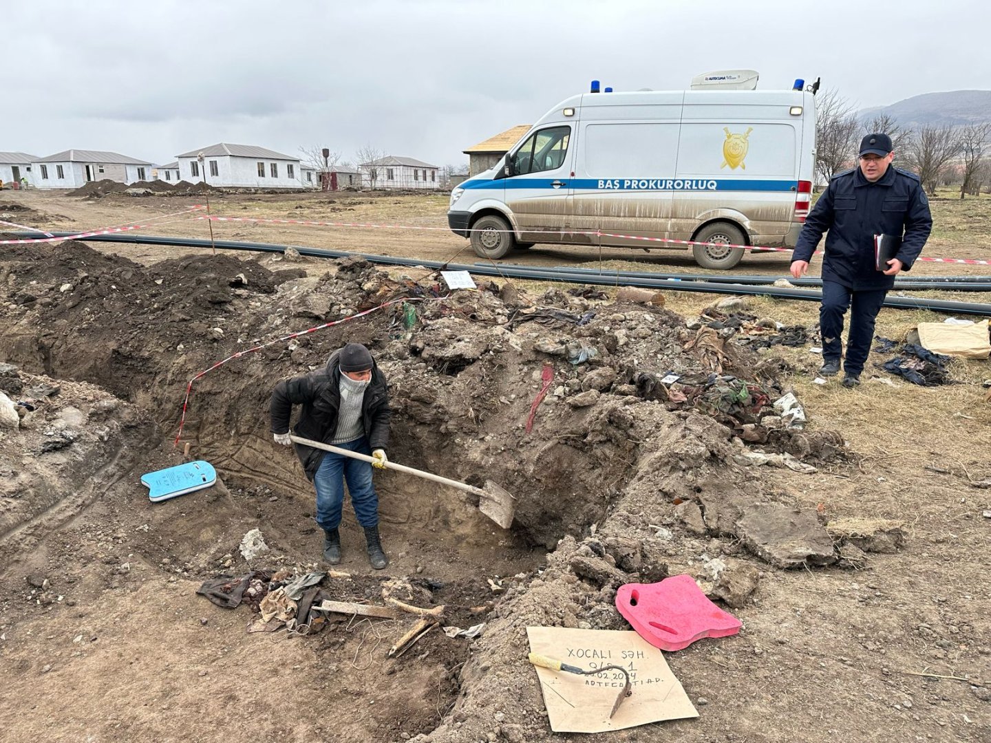 В массовом захоронении в Ходжалы обнаружен детский скелет со связанными руками