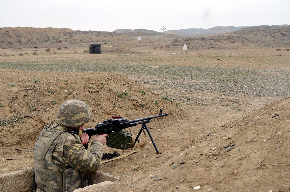 Azerbaijani Army holds fire training drills with group of conscripts (PHOTO)