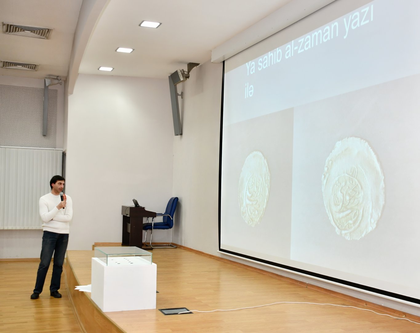 Уникальные экспонаты и почти детективная история: Рустам Гусейнов рассказал о монетах Шекинского ханства (ФОТО)
