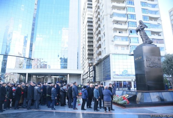 Азербайджанская общественность посещает памятник "Крик матери" (ФОТО)