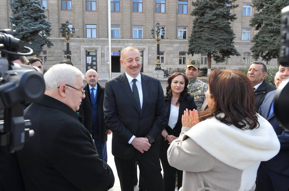 Президент Ильхам Алиев заложил фундамент мемориала жертвам Ходжалинского геноцида и встретился с представителями общественности района (ФОТО)