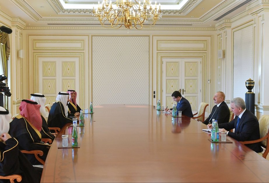 Президент Ильхам Алиев принял министра по делам хаджа и умры Саудовской Аравии (ФОТО)