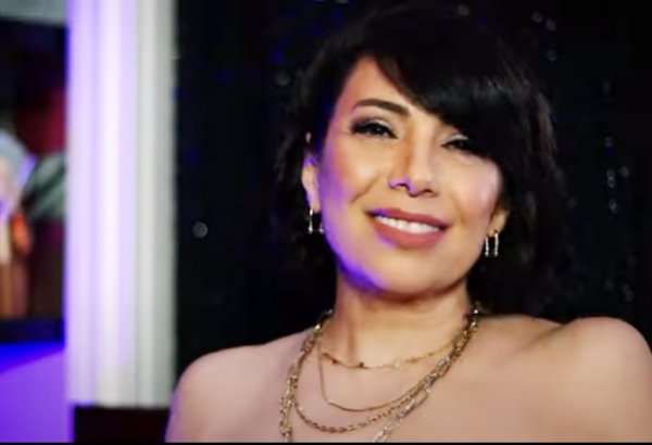 Тарана Махмудова посвятила проект "Обними меня" вечернему Баку (ВИДЕО)