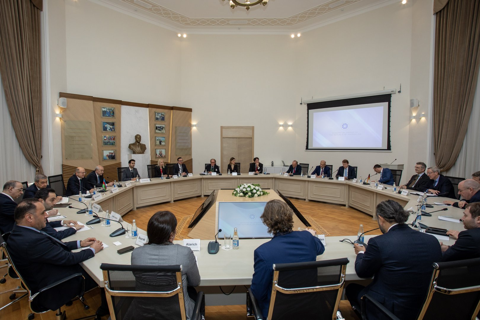Азербайджан заинтересован в сотрудничестве с ФРГ по ВИЭ и энергоэффективности