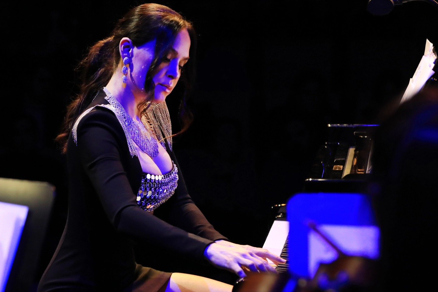 В Баку выступила cамая красивая пианистка в мире Лола Астанова (ФОТО)