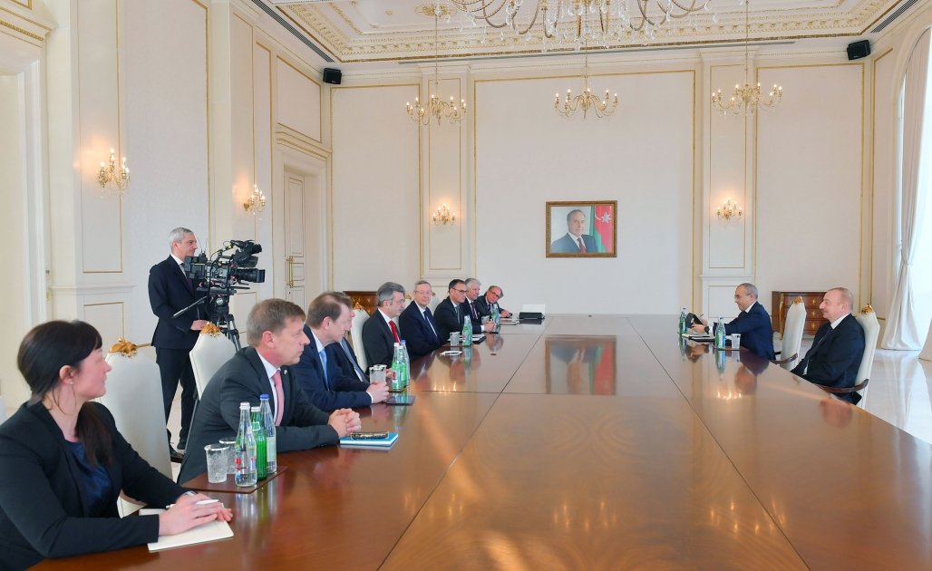 Президент Ильхам Алиев принял делегацию, возглавляемую председателем Восточного комитета немецкой экономики Михаэлем Хармсом (ФОТО)