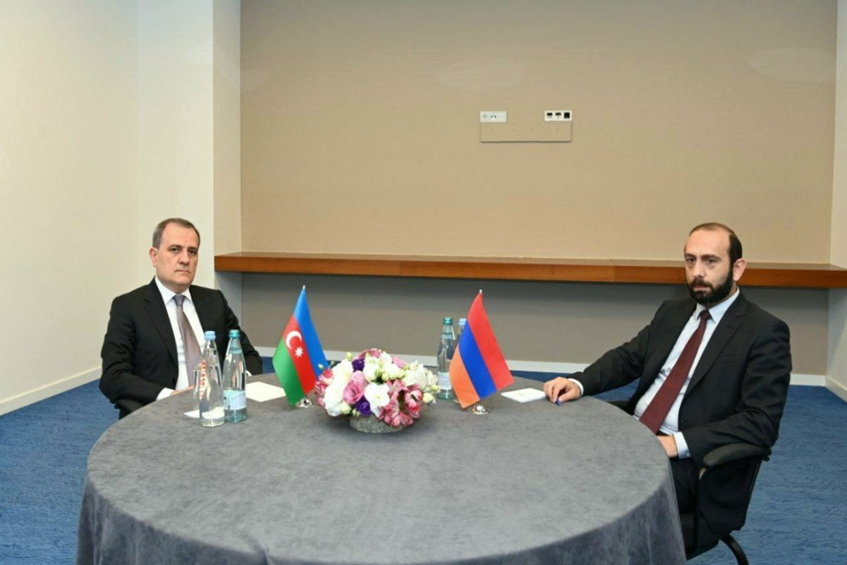 Meeting between Azerbaijani, Armenian FMs appears to be positive - political analyst