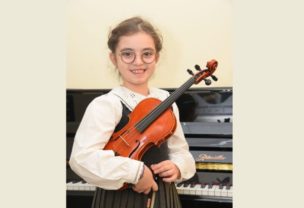 8-летняя азербайджанская скрипачка-феномен Дильшад Фархадзаде покоряет мир - репортаж  (ФОТО)