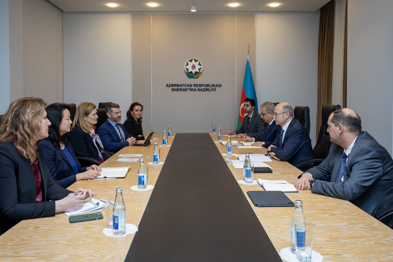 Azerbaijani energy minister holds meetings with reps of IFC, TAQA (PHOTO)