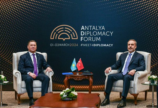 Kazakh, Turkish FMs discuss prospects of bilateral co-op