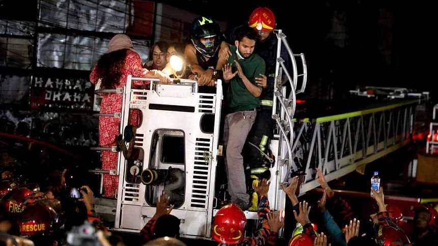 Banqladeşdə restoranda yanğın olub, 40-dan çox insan ölüb