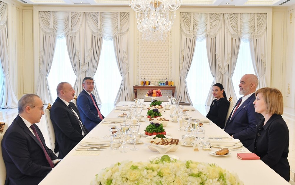 Состоялась встреча Президента Ильхама Алиева с премьер-министром Албании в расширенном составе (ФОТО)