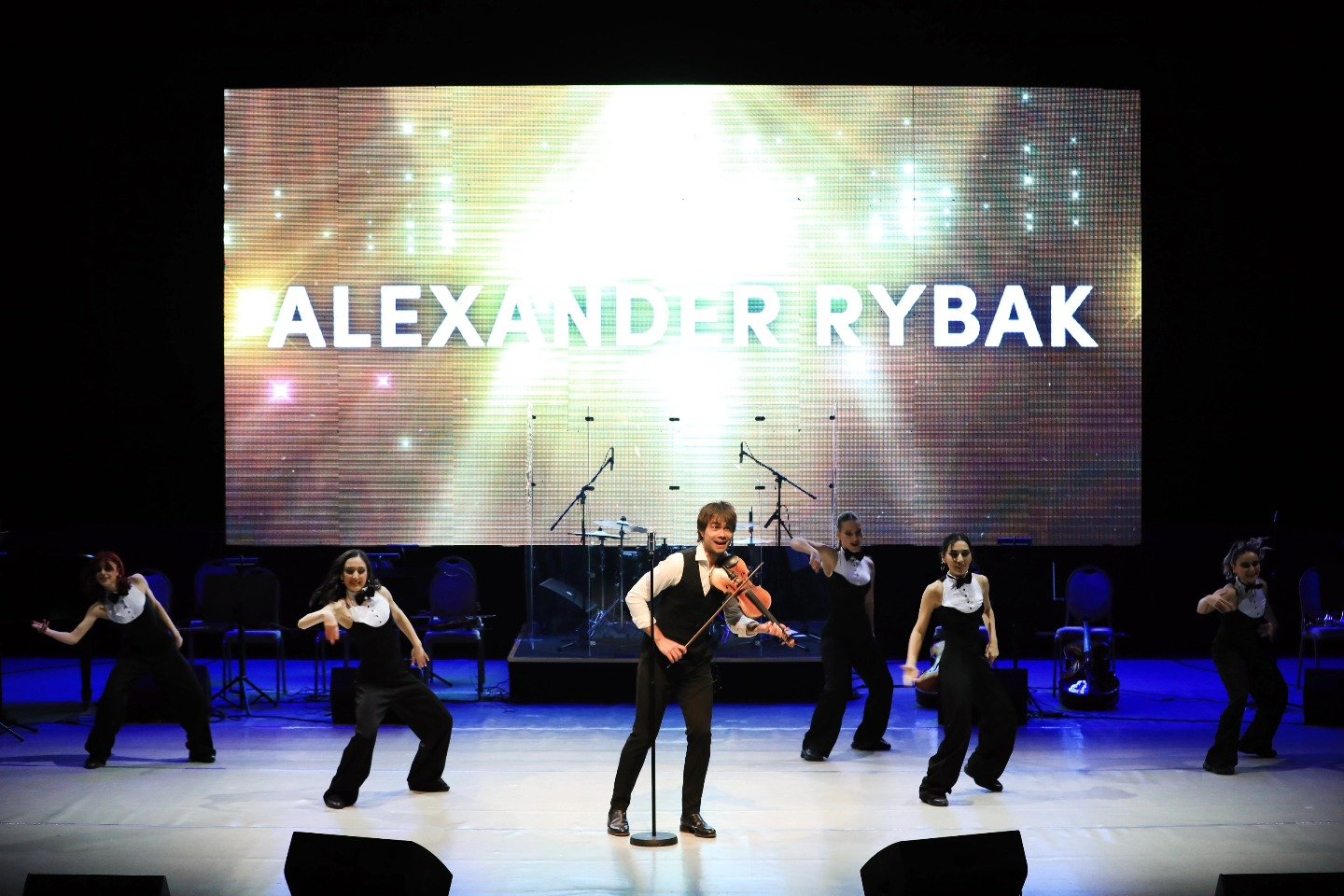 Александр Рыбак и Сабина Бабаева выступили с концертом в Баку (ФОТО)