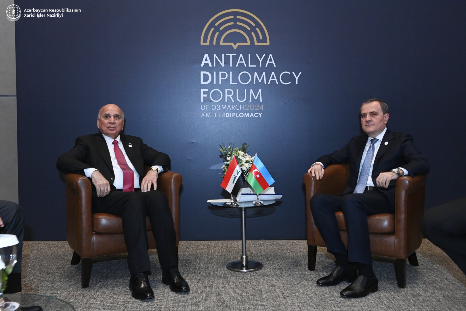 Глава МИД Азербайджана провел обсуждения с иракским коллегой