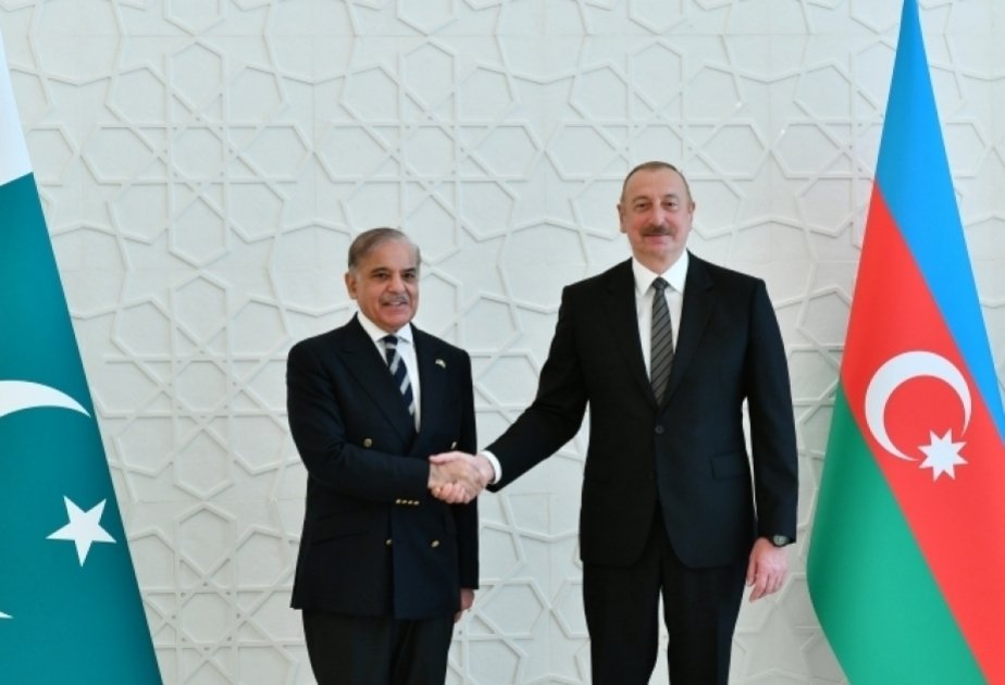 Президент Ильхам Алиев поздравил Мухаммеда Шахбаза Шарифа с переизбранием на пост премьер-министра Пакистана