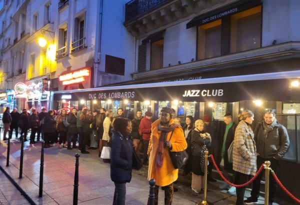 В Париже за билетами на концерт азербайджанского музыканта выстроилась большая очередь (ВИДЕО, ФОТО)