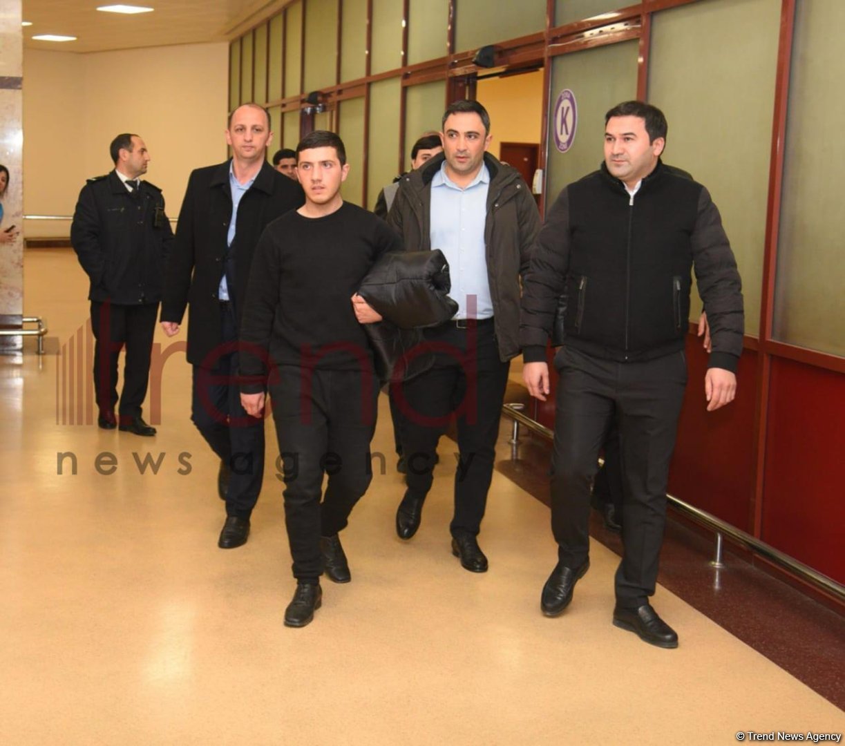 Захваченный армянами азербайджанский военнослужащий доставлен в Баку - ПЕРВЫЕ КАДРЫ (ФОТО/ВИДЕО)