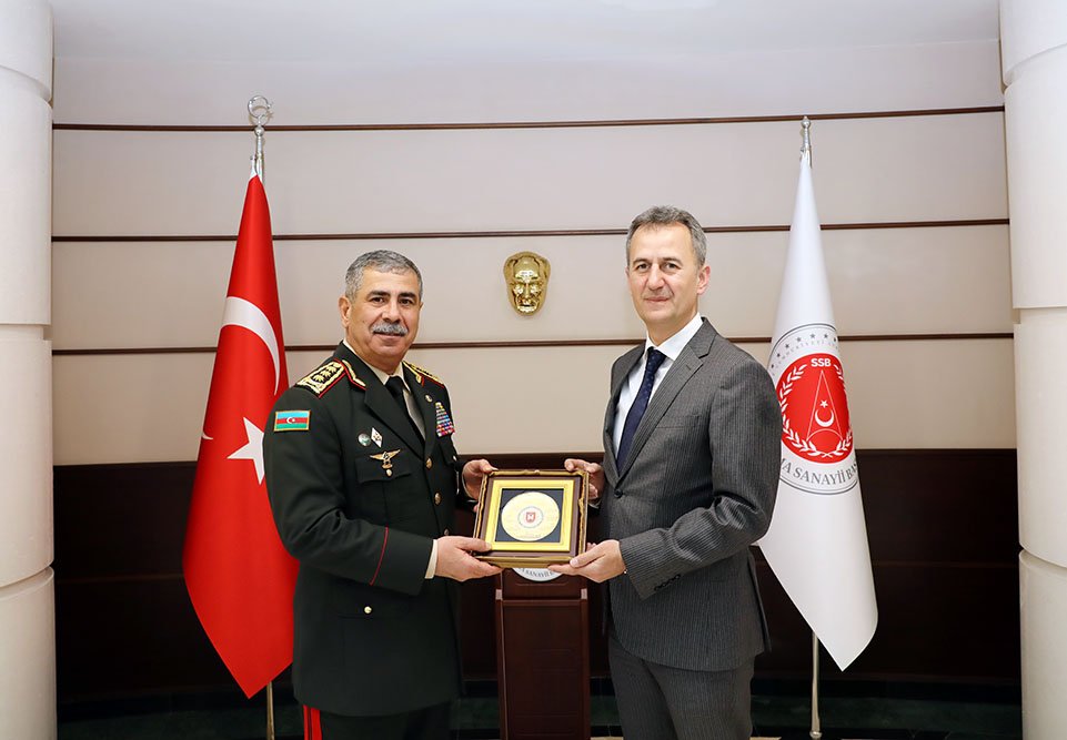 Azerbaijani defense minister meets with Turkish Defense Industry Committee's head (PHOTO)