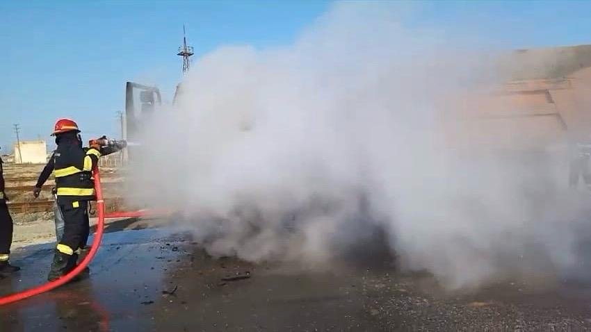 Sumqayıtda yük maşını yanıb (VİDEO)