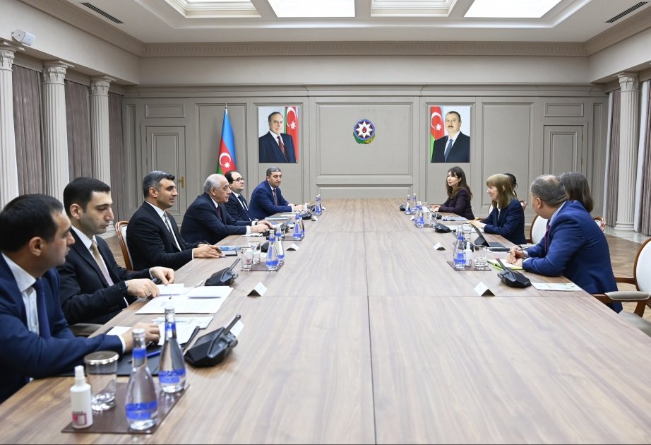 Azerbaijani PM holds discussions with World Bank Vice President