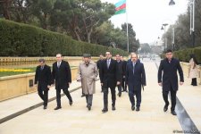 Türkiye's deputy minister honors Azerbaijan's Alley of Honors, Alley of Martyrs (PHOTO)