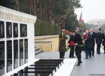 Türkiye's deputy minister honors Azerbaijan's Alley of Honors, Alley of Martyrs (PHOTO)
