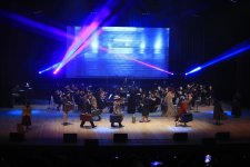 В Баку прошел праздник единства поэзии, музыки и танца, посвященный Международному женскому дню (ВИДЕО, ФОТО)