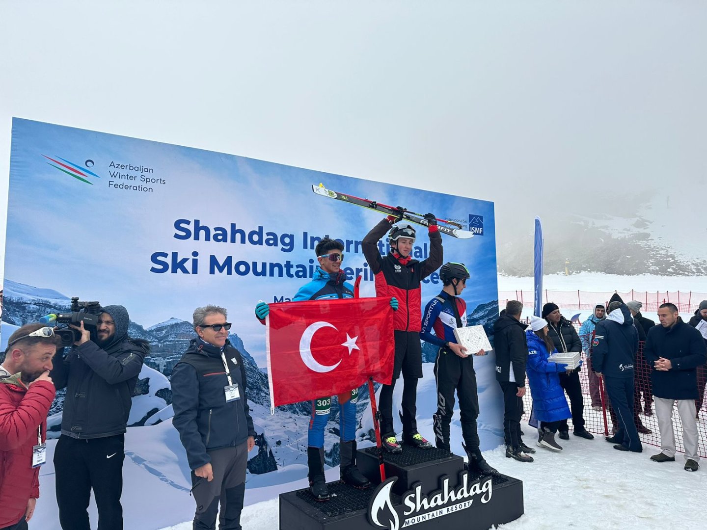 Azərbaycanlı idmançı Beynəlxalq Xizək Alpinizmi yarışında 2-ci yer qazanıb (FOTO)