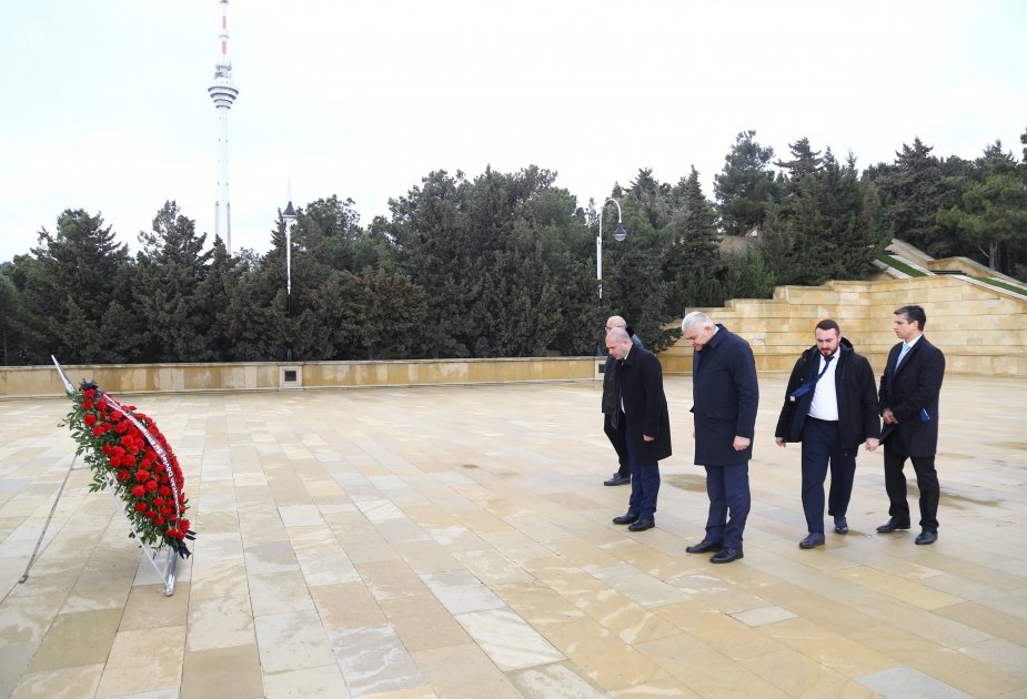Представители парламента Грузии посетили могилу Гейдара Алиева и Шехидляр хиябаны (ФОТО)