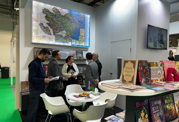 Азербайджан представлен на международной книжной ярмарке в Лондоне (ФОТО)