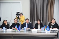 В Баку состоялись общественные обсуждения на тему родственных браков (ФОТО)