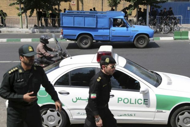 İranda silahlı insident: polis zabiti öldürüldü