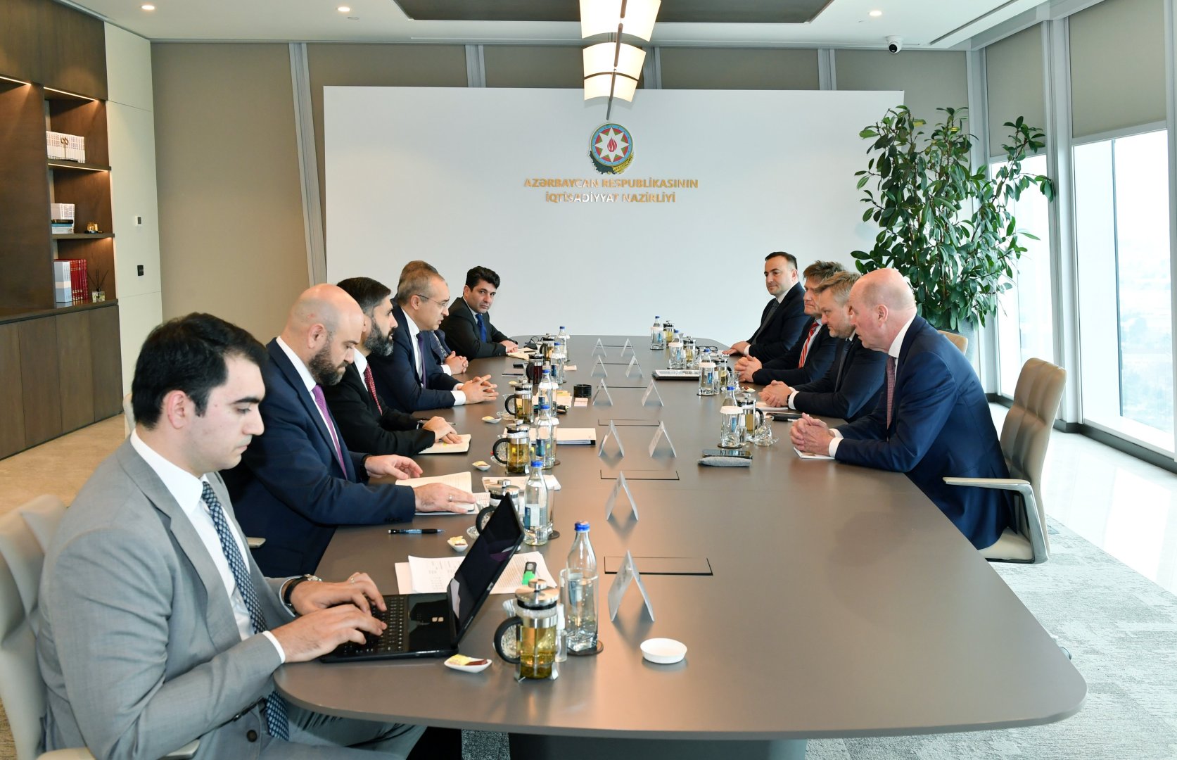 Azerbaijan's SOCAR and bp review green energy transition co-work (PHOTO)